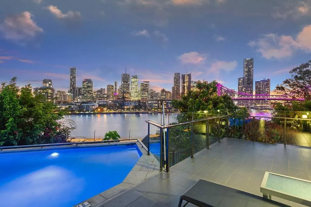 Stunning! Skyline City, Water + Story Bridge Views Brisbane Australia