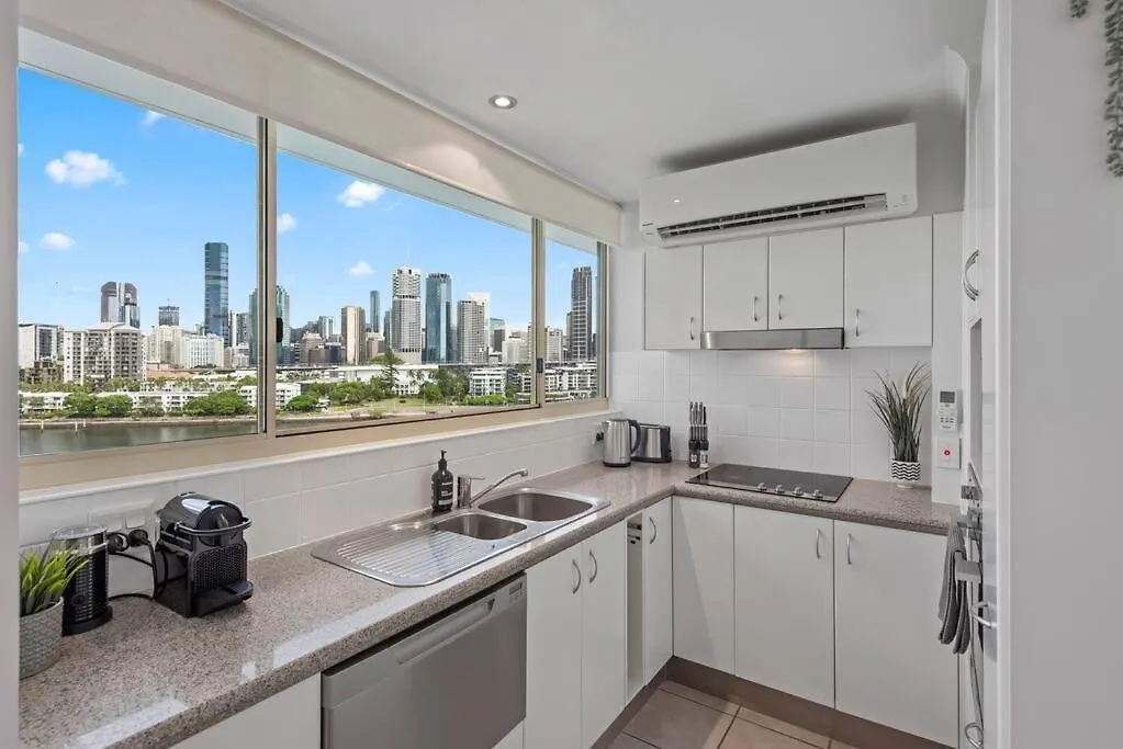 Stunning! Skyline City, Water + Story Bridge Views Brisbane Australia